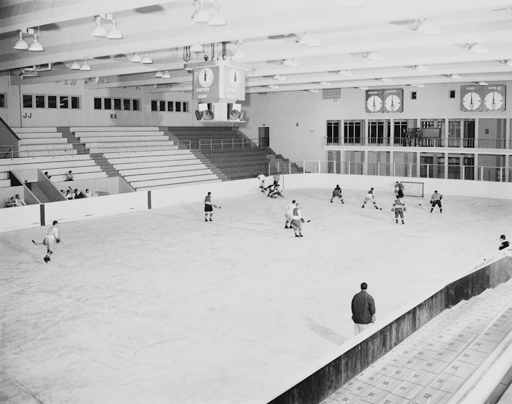 Schlagabtausch unterm Hallendach: Jena fordert Charlottenburg