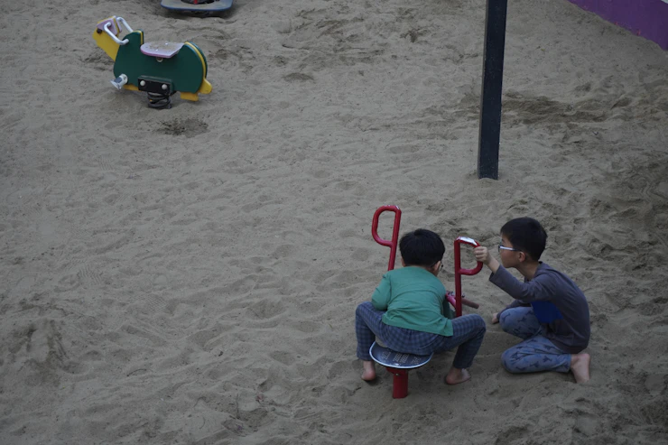 Schreckmoment auf Spielplatz in Jena: Kinder finden Handgranate