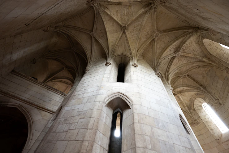 Sanierung der Stadtkirche St. Michael: Gewölbe freigelegt und Kran-Einsatz am Kirchplatz
