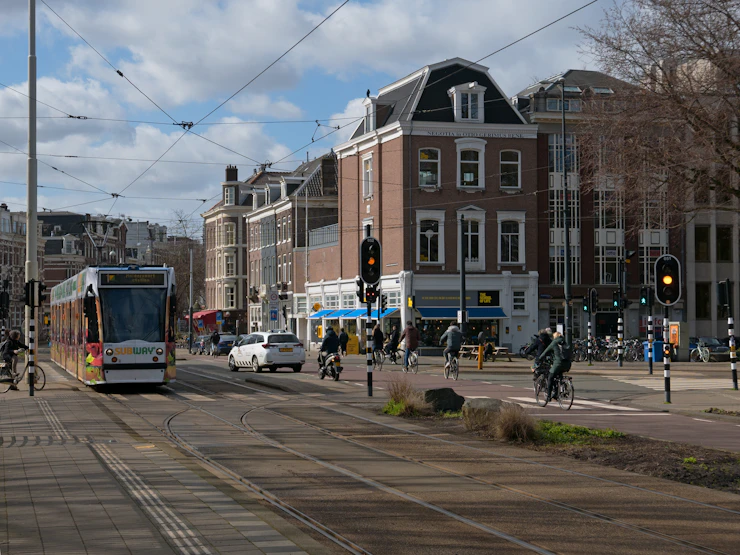 Schwerer Unfall in Jena: Radfahrer (90) von Straßenbahn erfasst