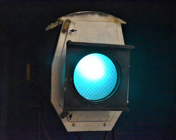 Unfall in Eisenberg: Sekundenschlaf endet an Straßenlaterne