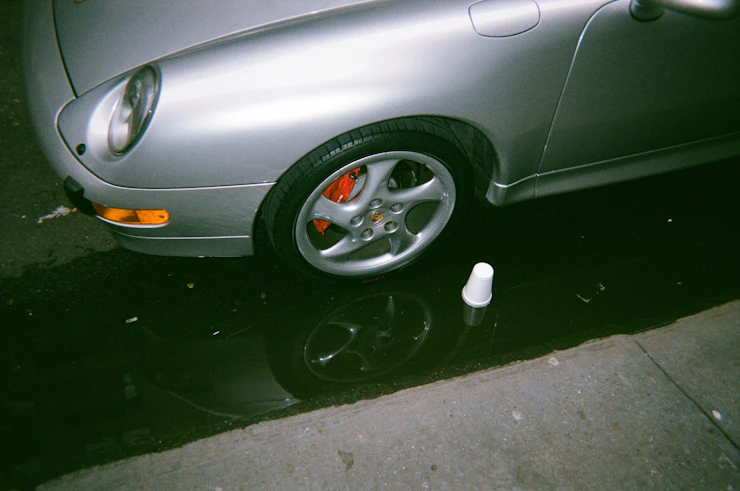 Vandalismus in Jena-Löbstedt: Unbekannte zerstechen Autoreifen