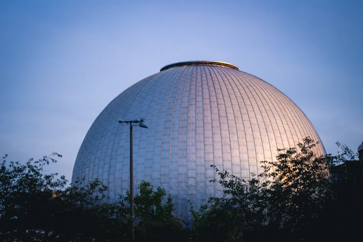 Zeiss-Planetarium Jena: Bauarbeiten enthüllen historisches "Bombenloch" aus dem Zweiten Weltkrieg