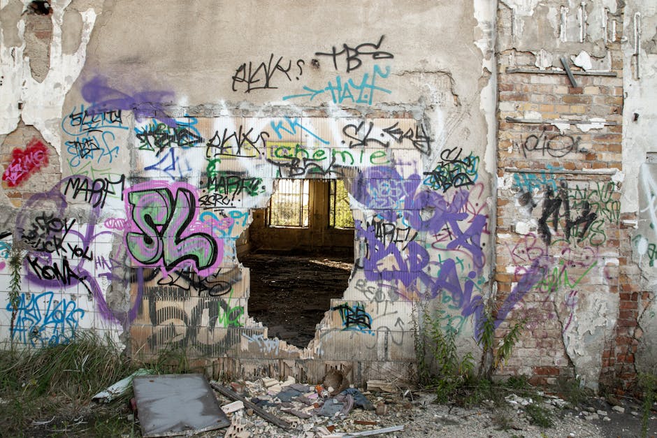 CDU-Kreisgeschäftsstelle in Jena mit Graffiti und Aufklebern beschmiert