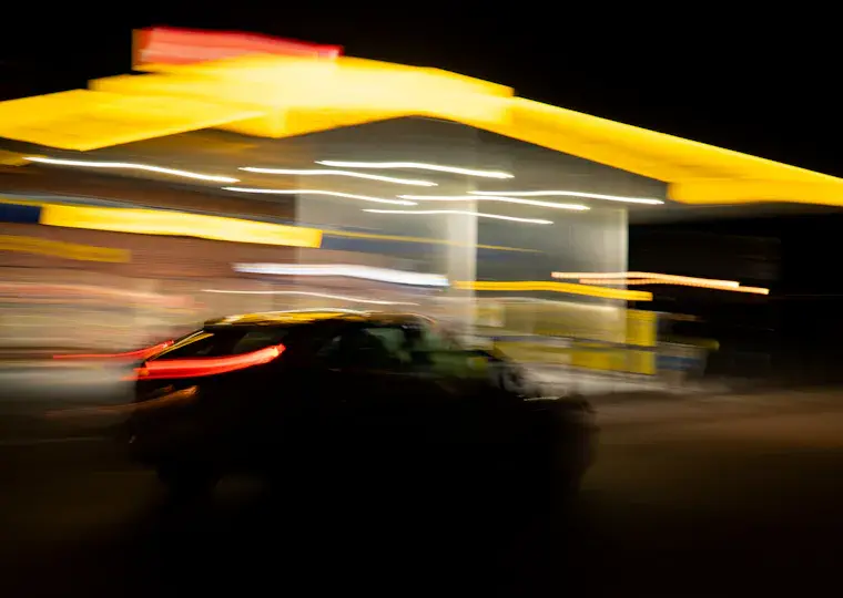 Symbolbild: Jena: 14-Jähriger rast mit 130 km/h durch die Stadt