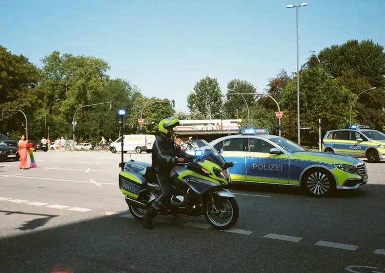 Symbolbild: Polizeieinsatz in Jena-Lichtenhain: Waffe aus Rucksack entpuppt sich als Soft-Air-Pistole