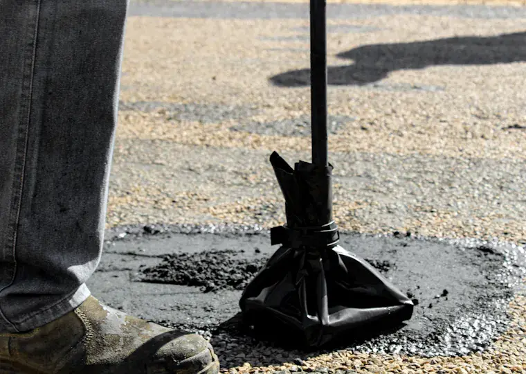 Symbolbild: Kampf gegen Schlaglöcher: KSJ beginnt mit Beseitigung der Winterschäden