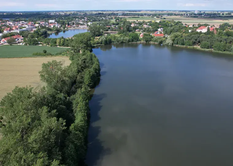Symbolbild: Saisonstart am Schleichersee: Erster "FeierAbend" am Strandschleicher angekündigt