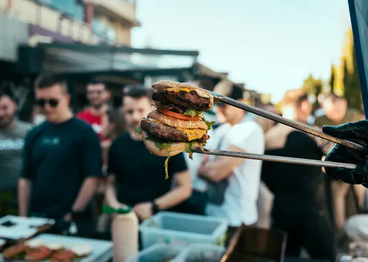 Symbolbild: Wochenend-Tipps: Street-Food in Weimar und Bibliotheksnacht in Apolda