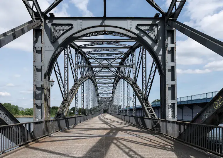 Symbolbild: Sanierung bis Oktober: Teilsperrungen an der Wöllnitzer Brücke