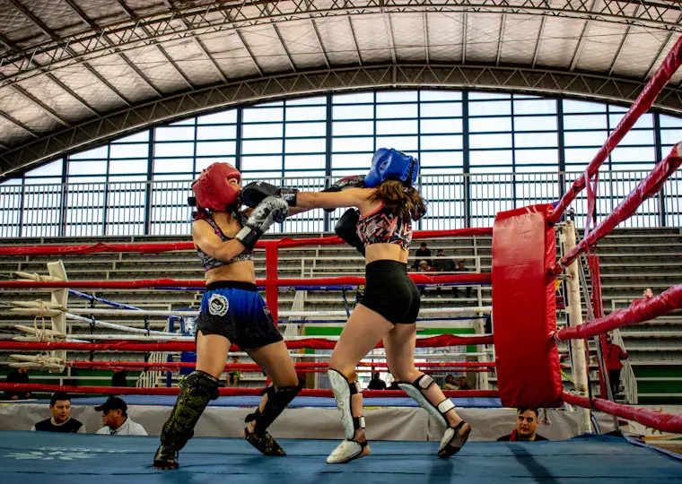 Symbolbild: Jenaer Kickboxerin Helena Pagiatakis verteidigt deutschen Profi-Titel