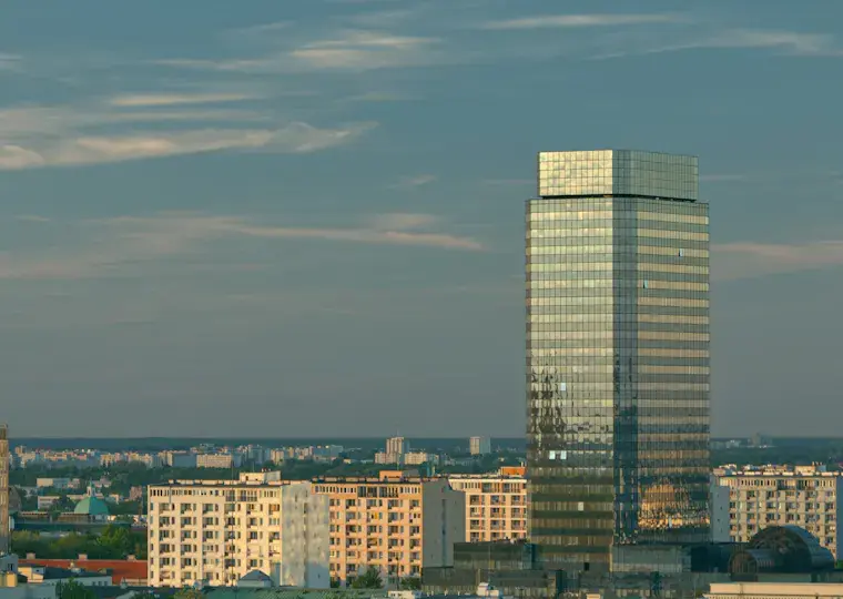 Symbolbild: Raub am Ernst-Abbe-Platz: 14-Jähriger muss Schuhe abgeben