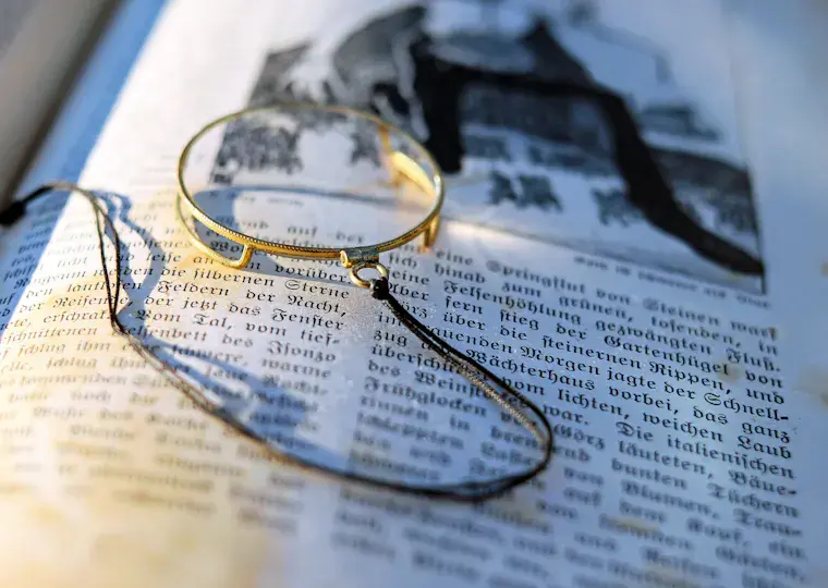 Symbolbild: Verdacht auf Raubgut: Städtische Museen Jena überprüfen historische Bestände