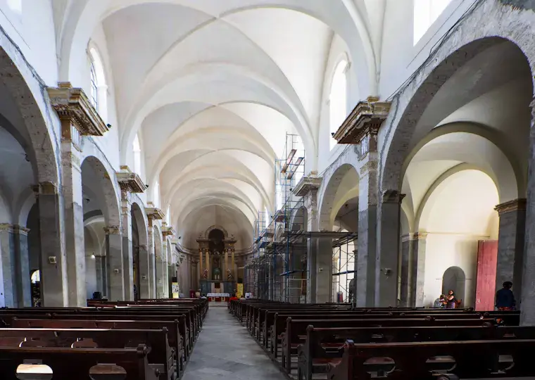 Symbolbild: Stadtkirche St. Michael: Sanierung pausiert aus Geldmangel – Windfang öffnet
