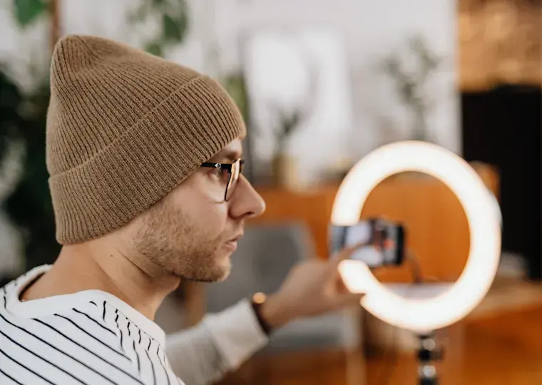 Symbolbild: Vom TikTok-Star zur Fashion Week: Nils Küsel aus Jena erobert die Modewelt