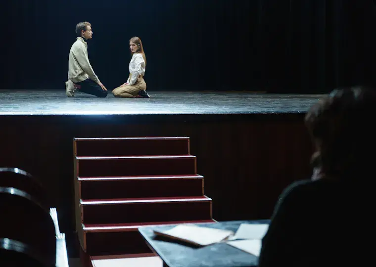 Symbolbild: Neuinszenierung von "Jedermann": Theaterrausch feiert Premiere im Kulturschlachthof