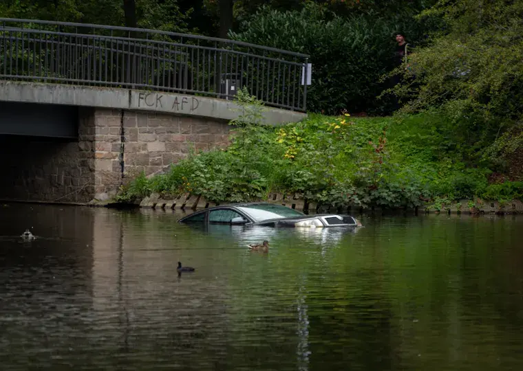 Symbolbild: Auto rutscht in Gemdenbach: Rettungseinsatz im Jenaer Gemdental