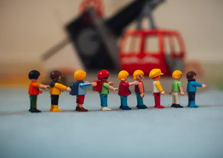 Symbolbild: Ernst Abbe mit Katze: Jenaer Schlüsselfigur bekommt eigene Playmobil-Figur