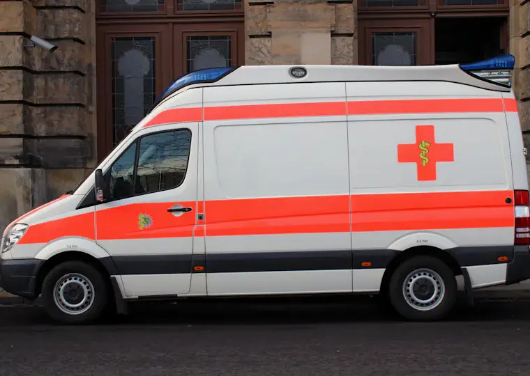 Symbolbild: Kollision auf K523: Motorradfahrer schwer verletzt ins Jenaer Klinikum eingeliefert