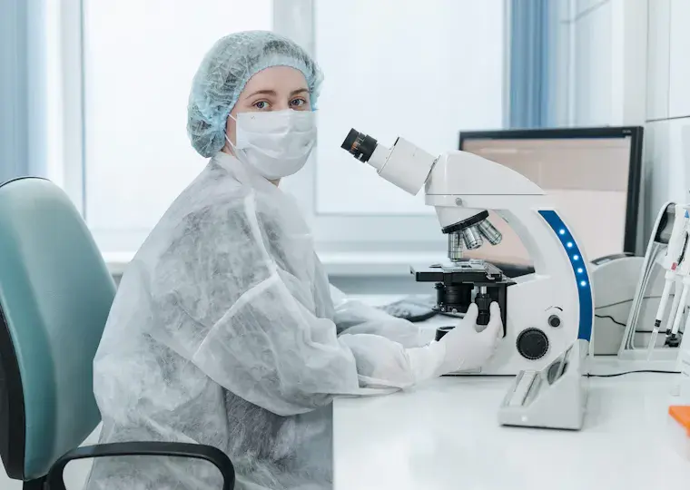 Symbolbild: Durchbruch am Uniklinikum Jena: Neue Moleküle stoppen tödliche Lungeninfektionen
