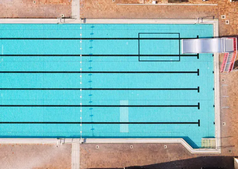 Symbolbild: Badesaison 2026 am Schleichersee: Südbad Jena öffnet seine Pforten