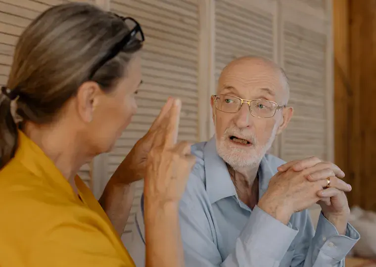 Symbolbild: Generationen im Dialog: Neue Studie in Jena analysiert familiäre Gesprächsdynamiken