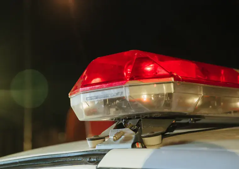 Symbolbild: Räuberischer Diebstahl in Supermarkt: Angestellter bei Gerangel in der Goethestraße verletzt