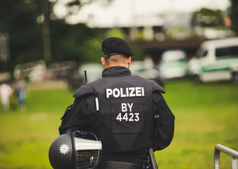 Symbolbild: Polizeieinsatz in Stadtroda: Vermeintlicher Sprengkörper entpuppt sich als Traktorteil