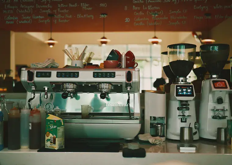 Symbolbild: Neustart am Güterbahnhof: Familie Stefanov übernimmt Kaffee-Salon in Jena