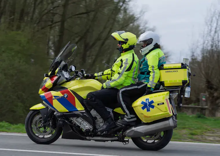 Symbolbild: Motorradfahrer nach Überholmanöver bei Bad Klosterlausnitz schwer verletzt