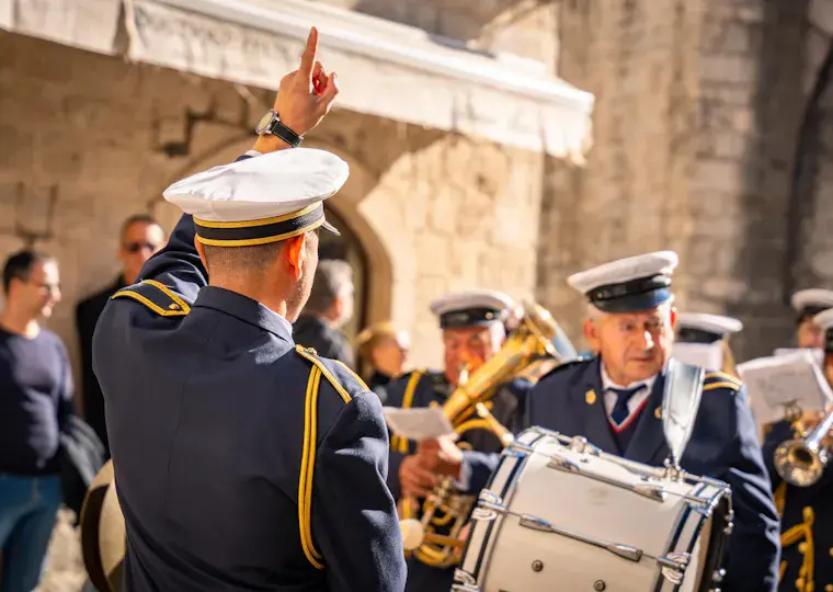 Symbolbild: Benefizfest „Blues im Mai“: Live-Musik für das Gewölbe der Stadtkirche St. Michael
