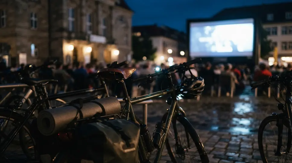 Symbolbild: Filmarena Jena: 'Same Sun' am Theatervorplatz