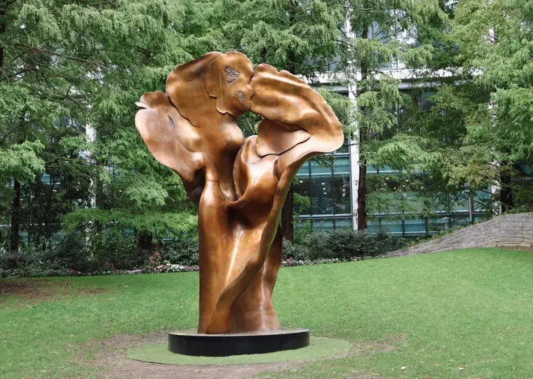 Symbolbild: Skulpturen in Jena: Beate Debus im Botanischen Garten
