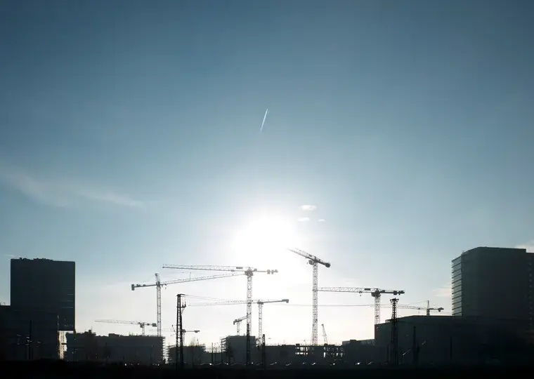 Symbolbild: Diebstahl am Inselplatz: Deckenleuchten im Wert von 7.000 Euro entwendet