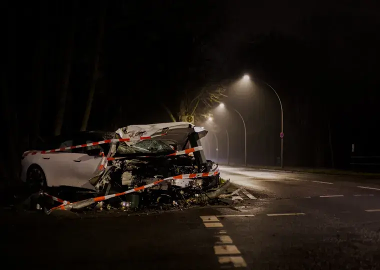Symbolbild: Unfall an A4-Abfahrt Jena-Zentrum: Notarztwagen verunglückt