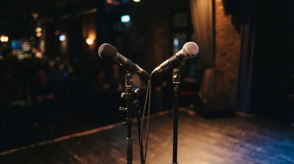 Symbolbild: Ost-West-Comedy in Jena: Die Ost-West-Show im Spacement